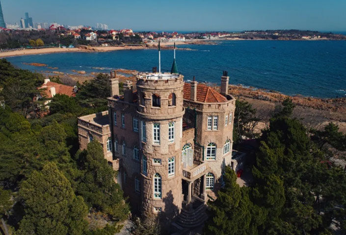 Циндао Бадагуань и здание Хуаши