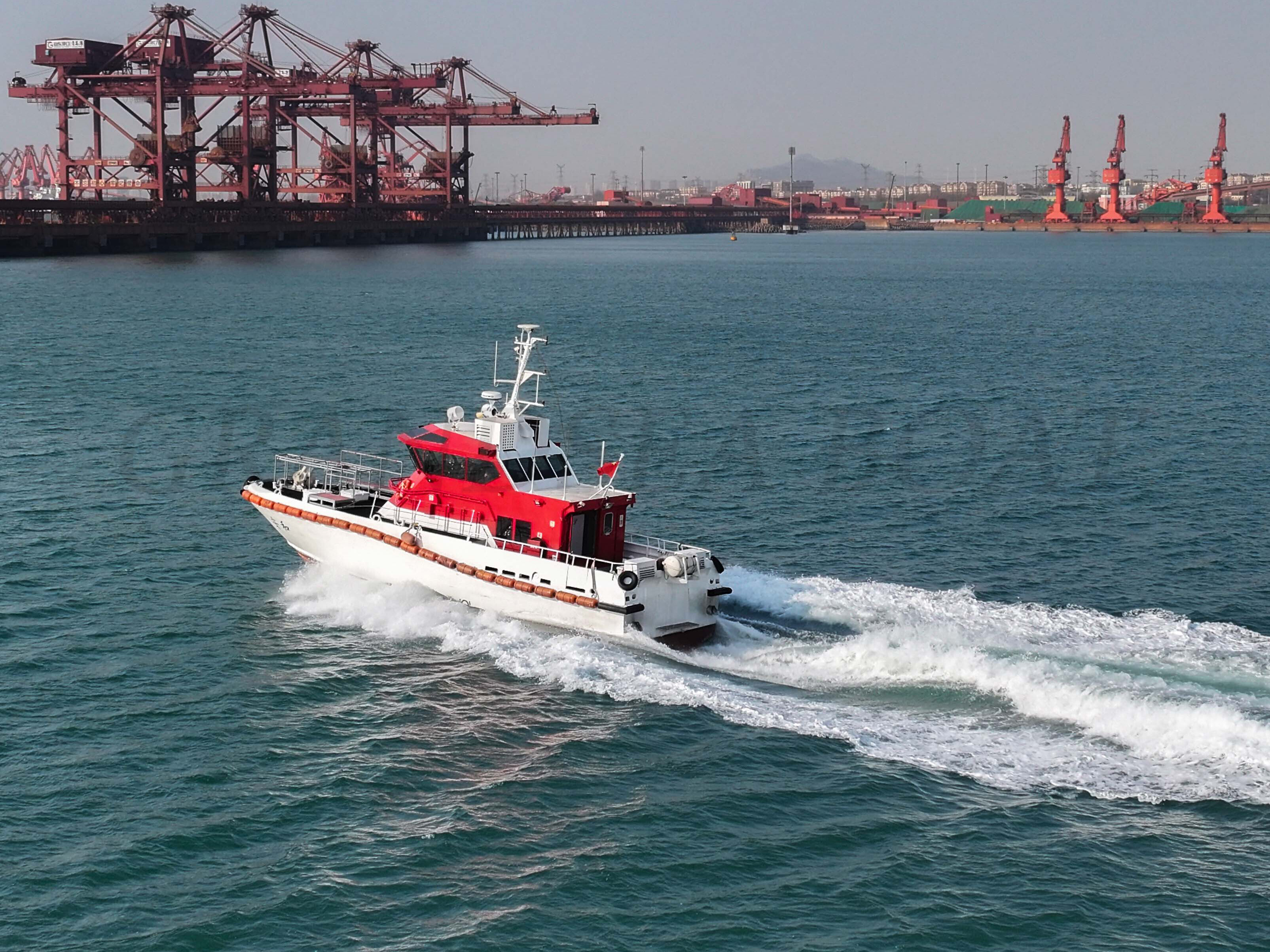 Grandsea 21米引航船在汹涌海况中的表现
