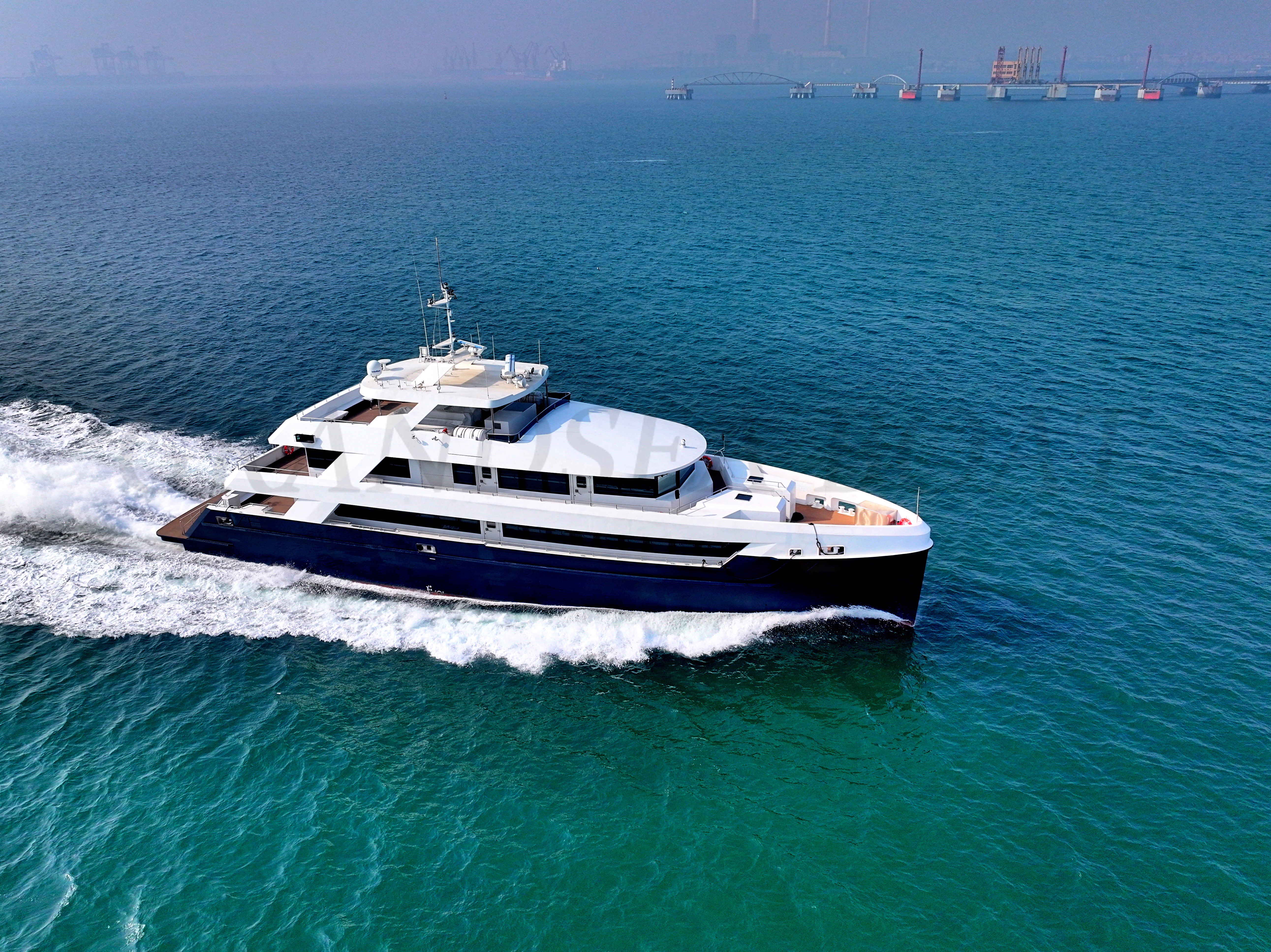 格蓝海41米豪华游轮观光快艇