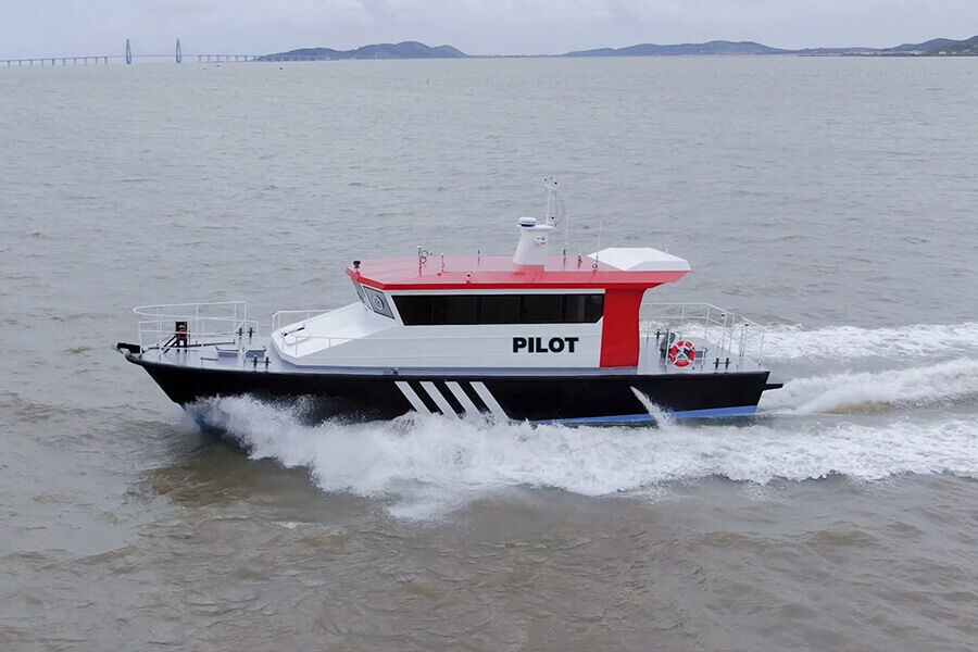 Grandsea 17m 钢材快速海洋港口引航船在波涛汹涌的大海中出售