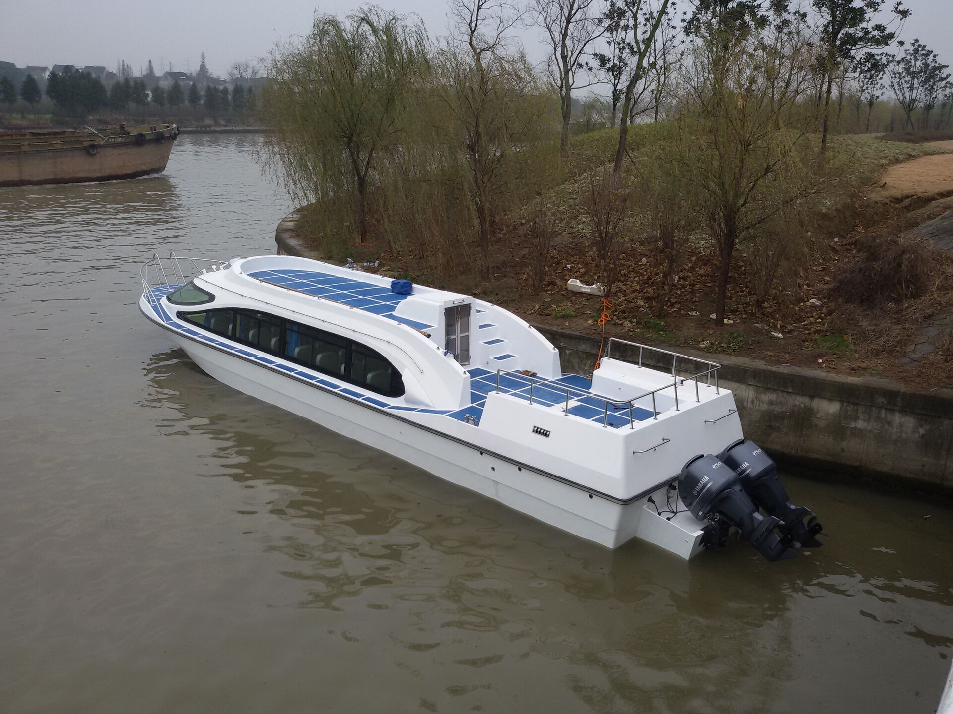 50 人玻璃纤维快速客运渡船与舷外发动机出售