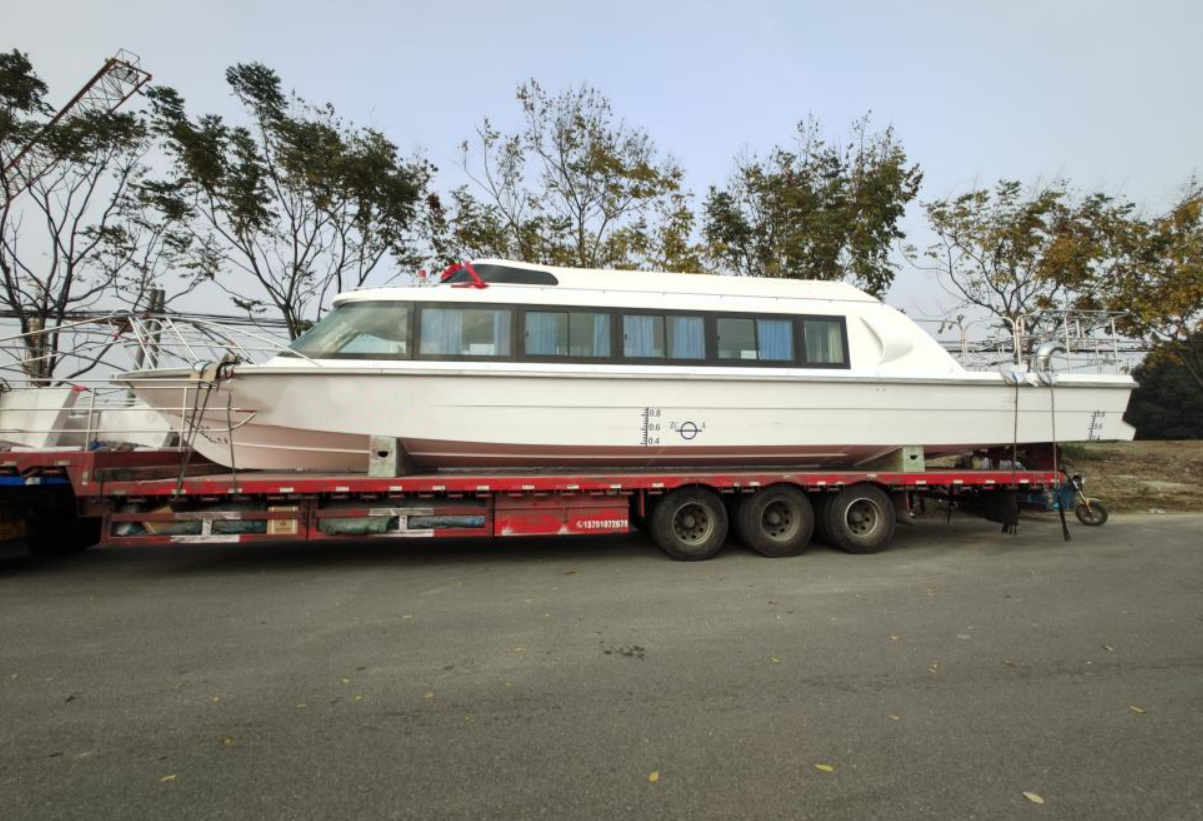 Grandsea 15.8 米玻璃纤维材料 30 名乘客水上出租车船出售