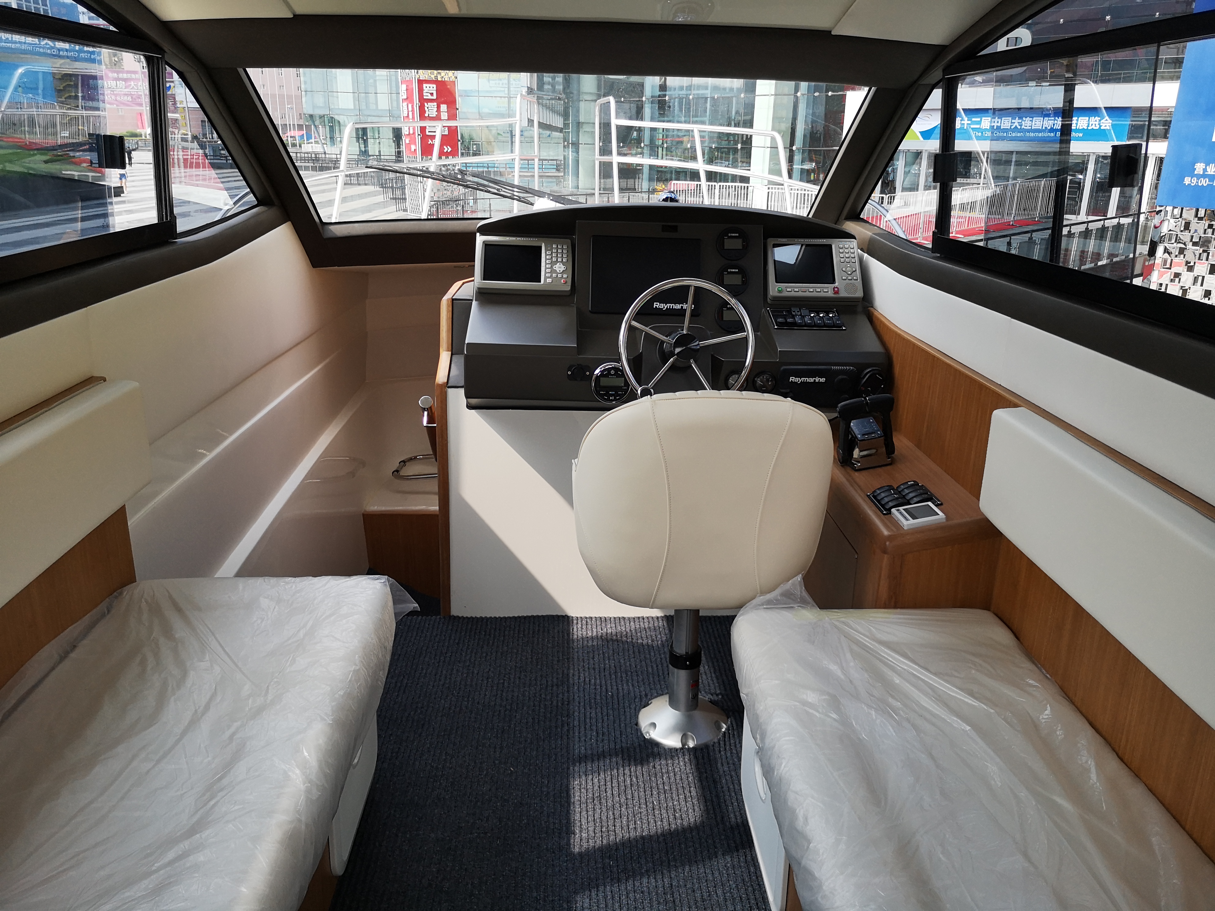 Grandsea 40 英尺玻璃纤维材料高速运动舱钓鱼船配备舷外发动机出售