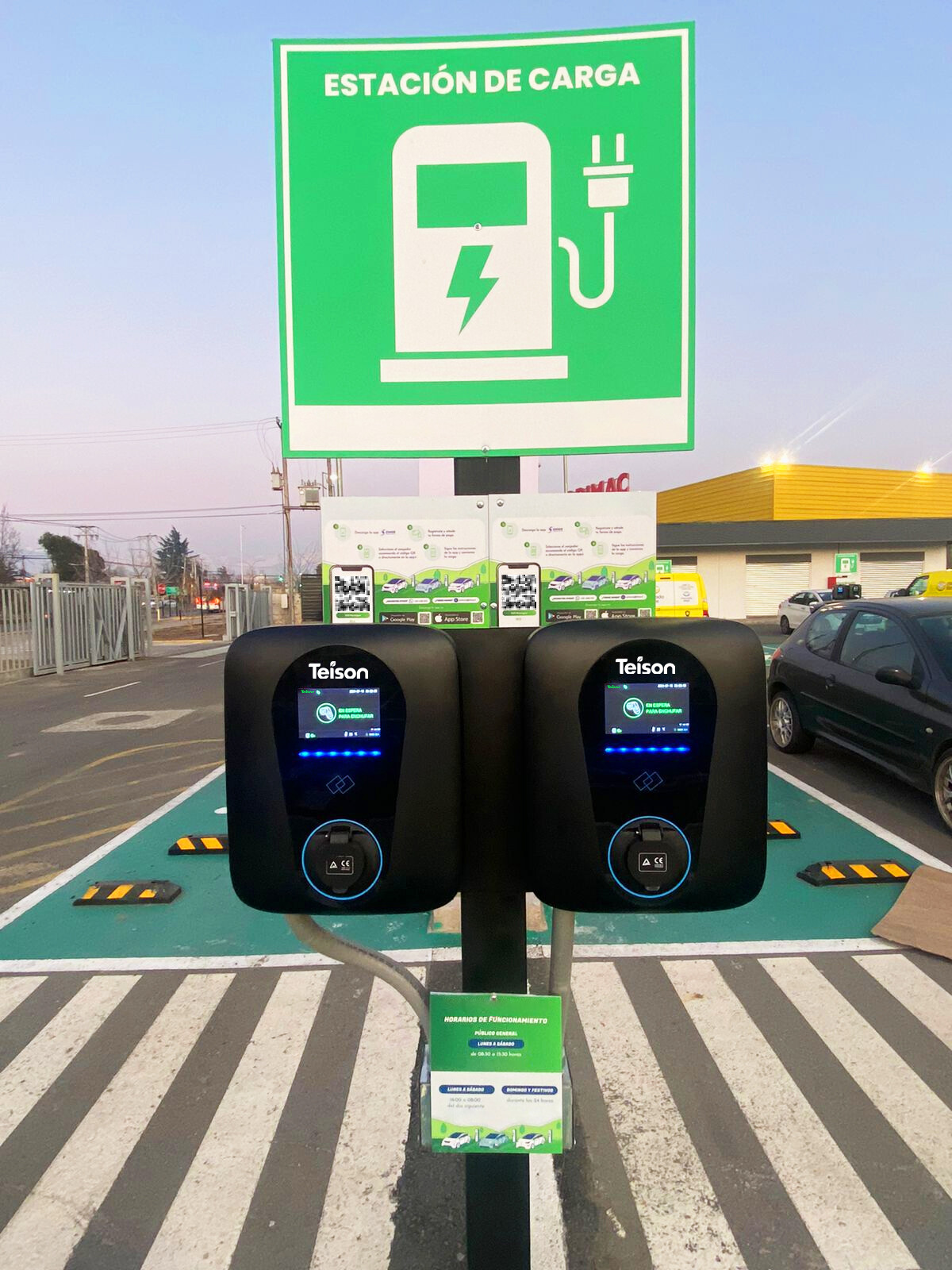 Еще один красивый проект по зарядке электромобилей, реализованный в Чили командой Teison.