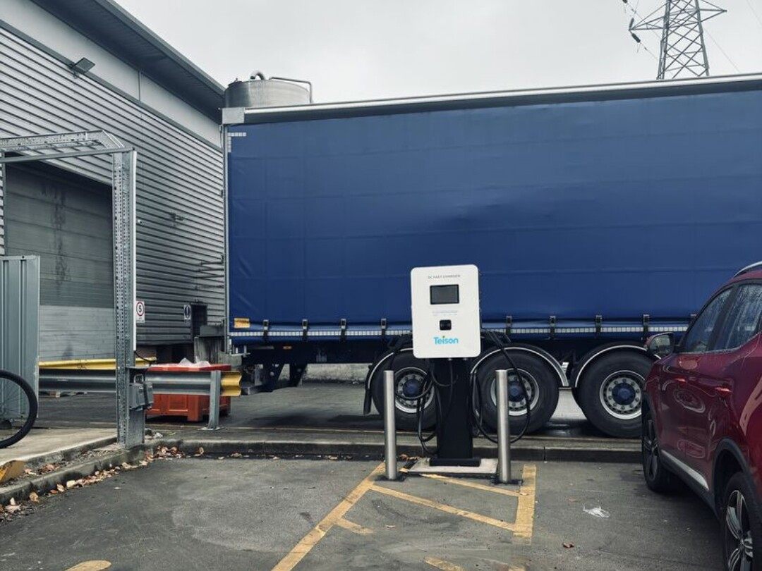 Двойное зарядное устройство для электромобилей Teison 40 кВт в Великобритании, 2024 г.  Двойное зарядное устройство для электромобилей Teison 40 кВт в Великобритании, 2024 г.