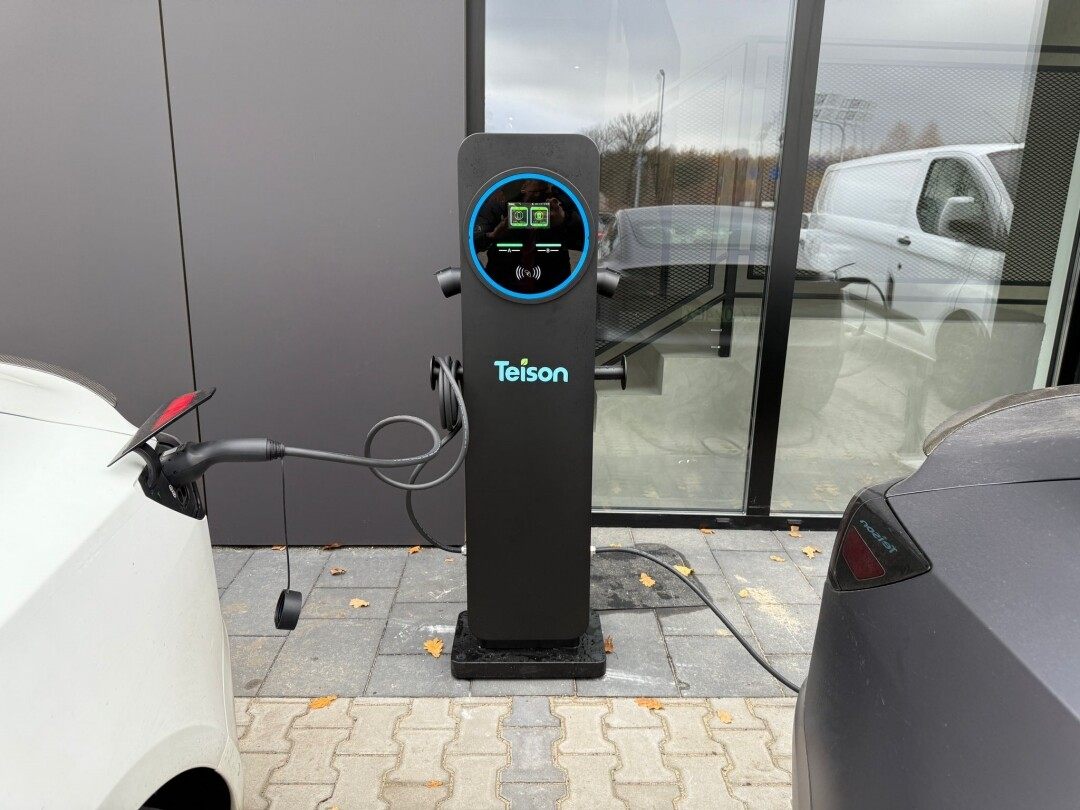Зарядное устройство Teison Smart Twins Dual Socket Fast EV Charger установлено в Польше в 2024 г. Зарядное устройство Teison Smart Twins Dual Socket Fast EV Charger установлено в Польше в 2024 г.