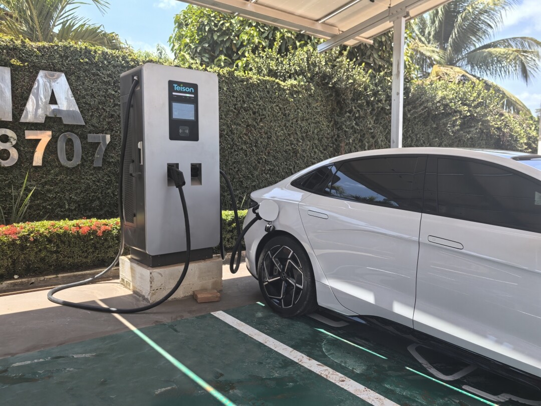 Станция быстрой зарядки постоянного тока Teison DC Pro 120 кВт установлена в Паркинге, 2024 год