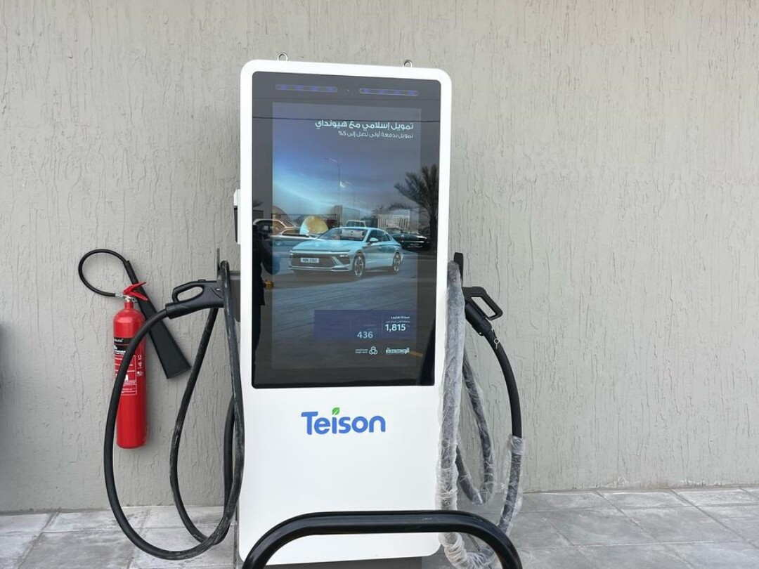 Зарядное устройство постоянного тока Teison 120 кВт с 43-дюймовым рекламным экраном в Иордании, 2025 год