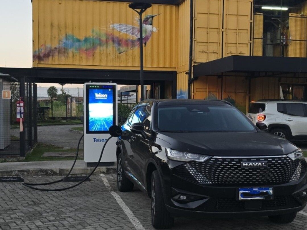 Зарядное устройство Teison 60kW DC Vision ev с 43-дюймовым рекламным экраном установлено в Бразилии, 2025 год Зарядное устройство Teison 60kW DC Vision ev с 43-дюймовым рекламным экраном установлено в Бразилии, 2025 год