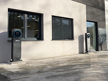 Напольная зарядная станция переменного тока Teison 2*22 кВт 2Guns в Словении, 2023 г. Напольная зарядная станция переменного тока Teison 2*22 кВт 2Guns в Словении, 2023 г.