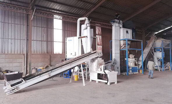 印尼时产1吨的木块制粒生产线