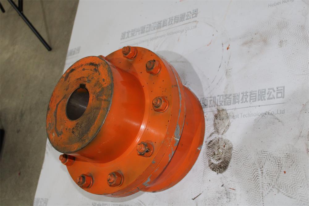 La posición y la causa del daño del acoplamiento con el engranaje del tambor.