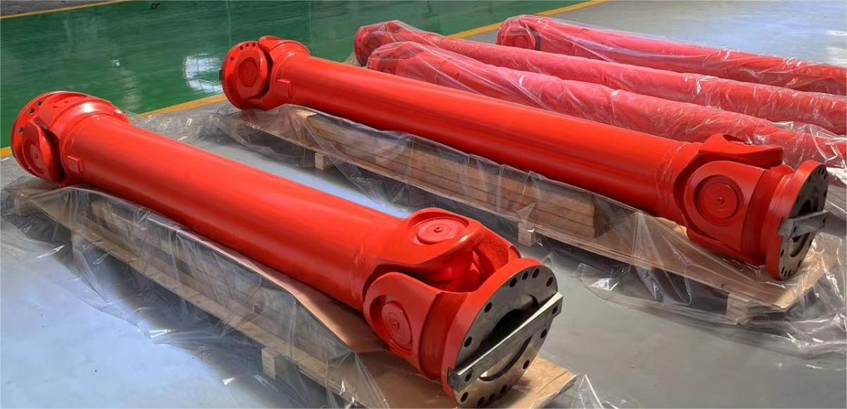 ¿Cómo hace un acoplamiento universal que dos ejes se muevan en el mismo plano?