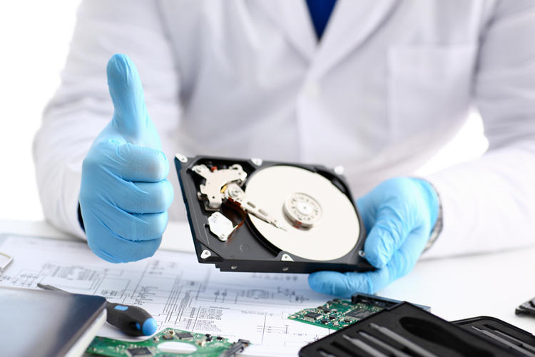 想入手移动硬盘固态好还是机械好?