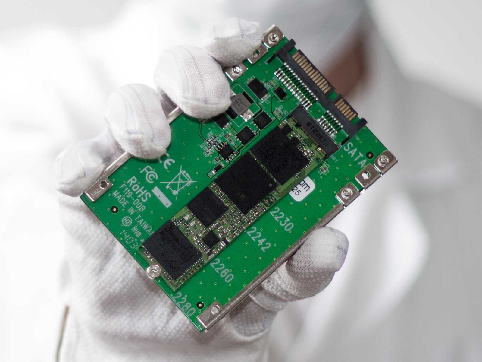 固态硬盘和机械硬盘有哪些优缺点?