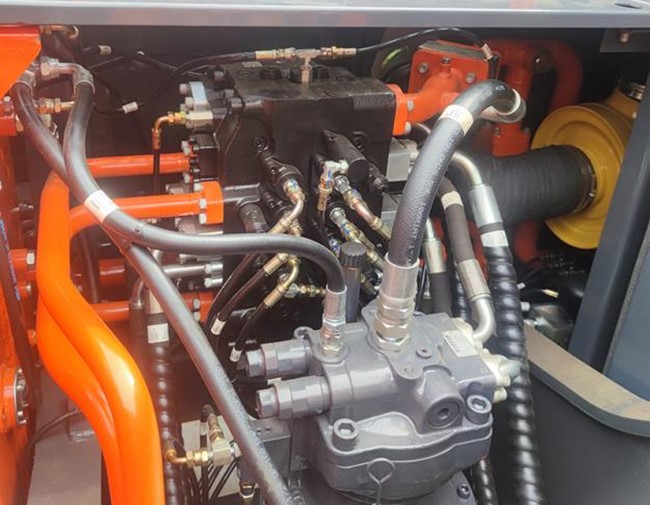 23-тонный большой экскаватор