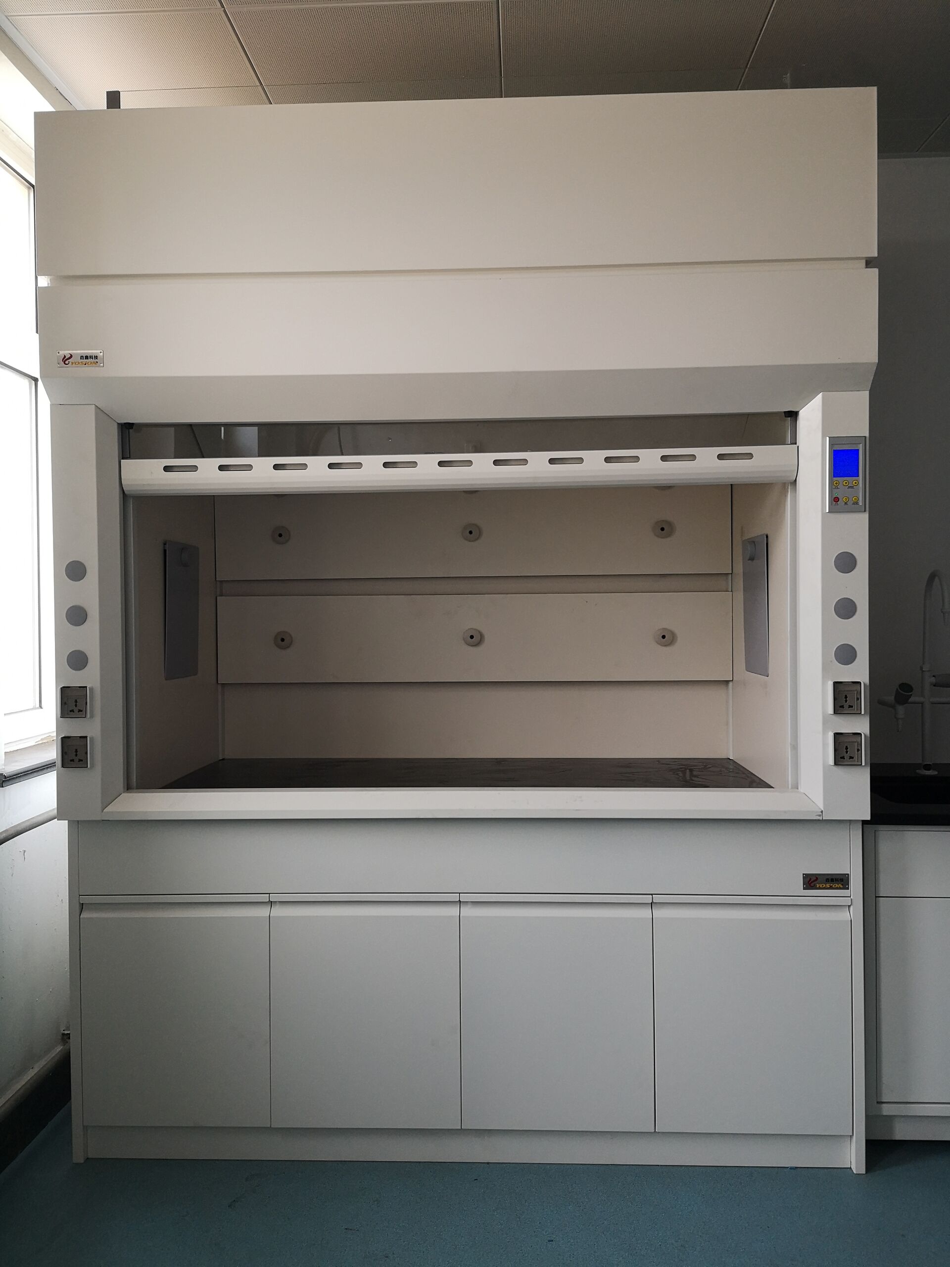 ВЫТЯЖНЫЕ ШКАФЫ