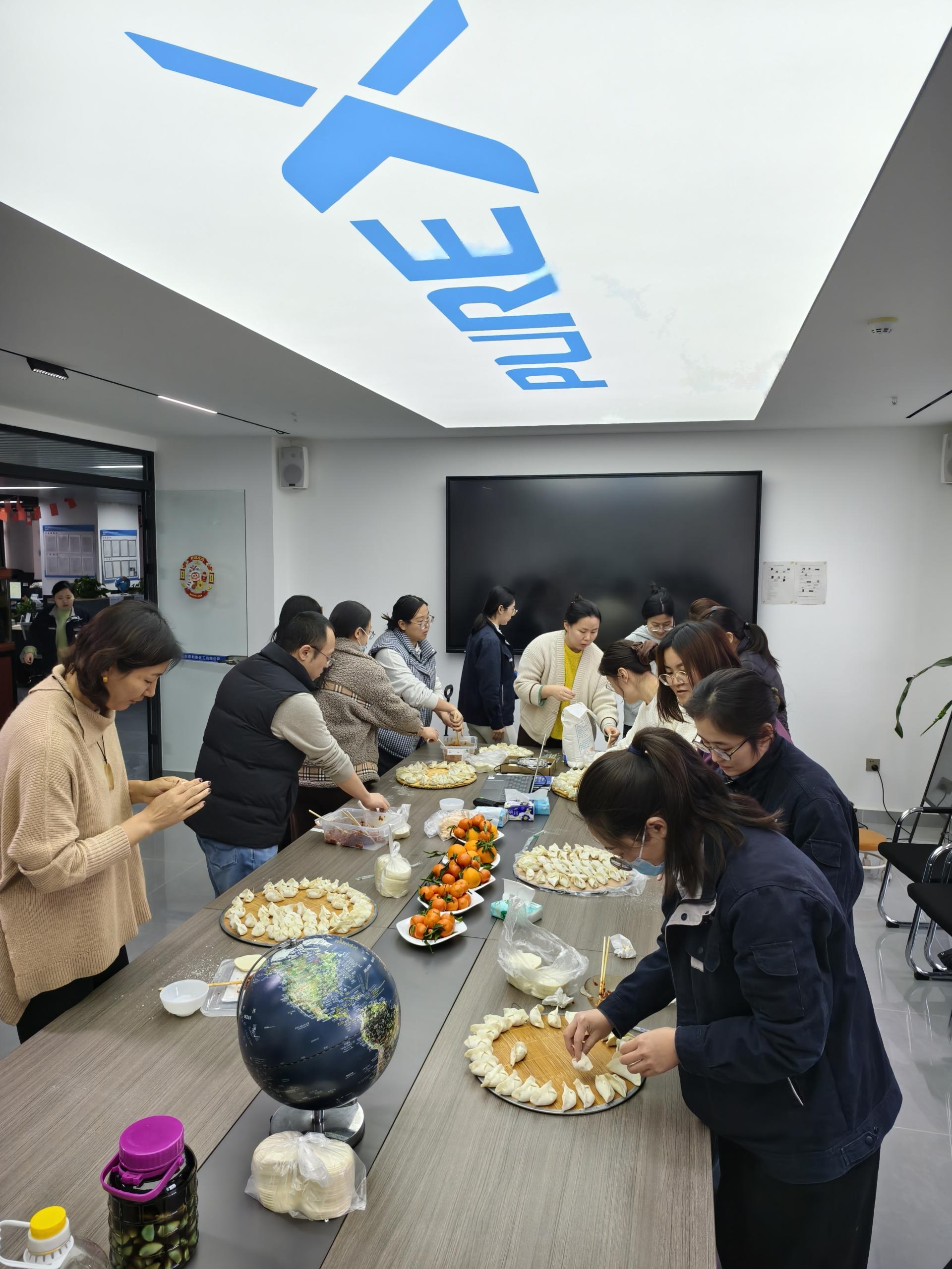 ООО «Шаньдун Пулис Химическая промышленность» отмечает Малый Новый год пельменями и командным духом