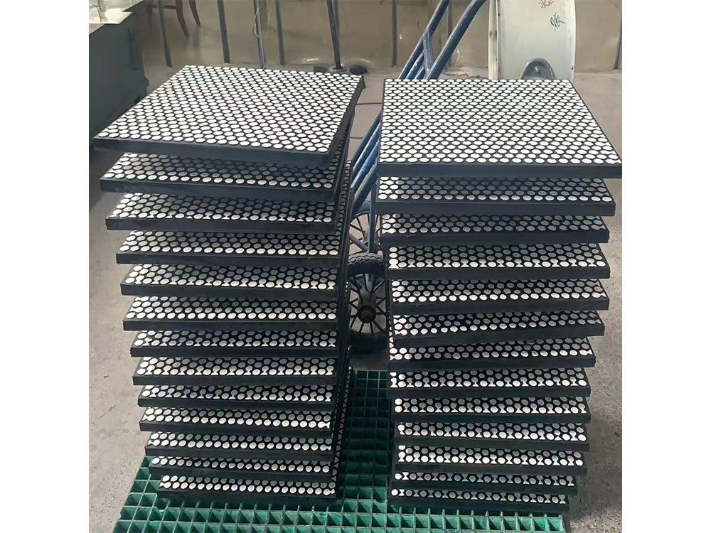 Керамическая износостойкая футеровка