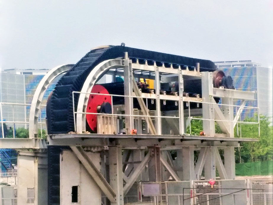 Ленточный конвейер с боковой стенкой