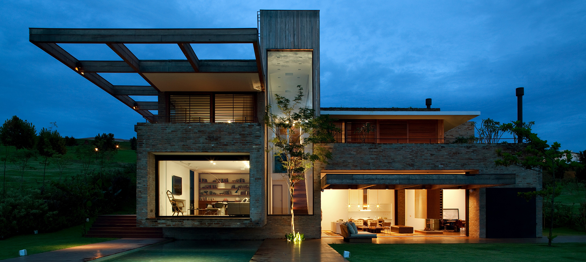 Don't worry about the troubles caused by power outages anymore With D.GRID energy storage, the lights at home are lit up