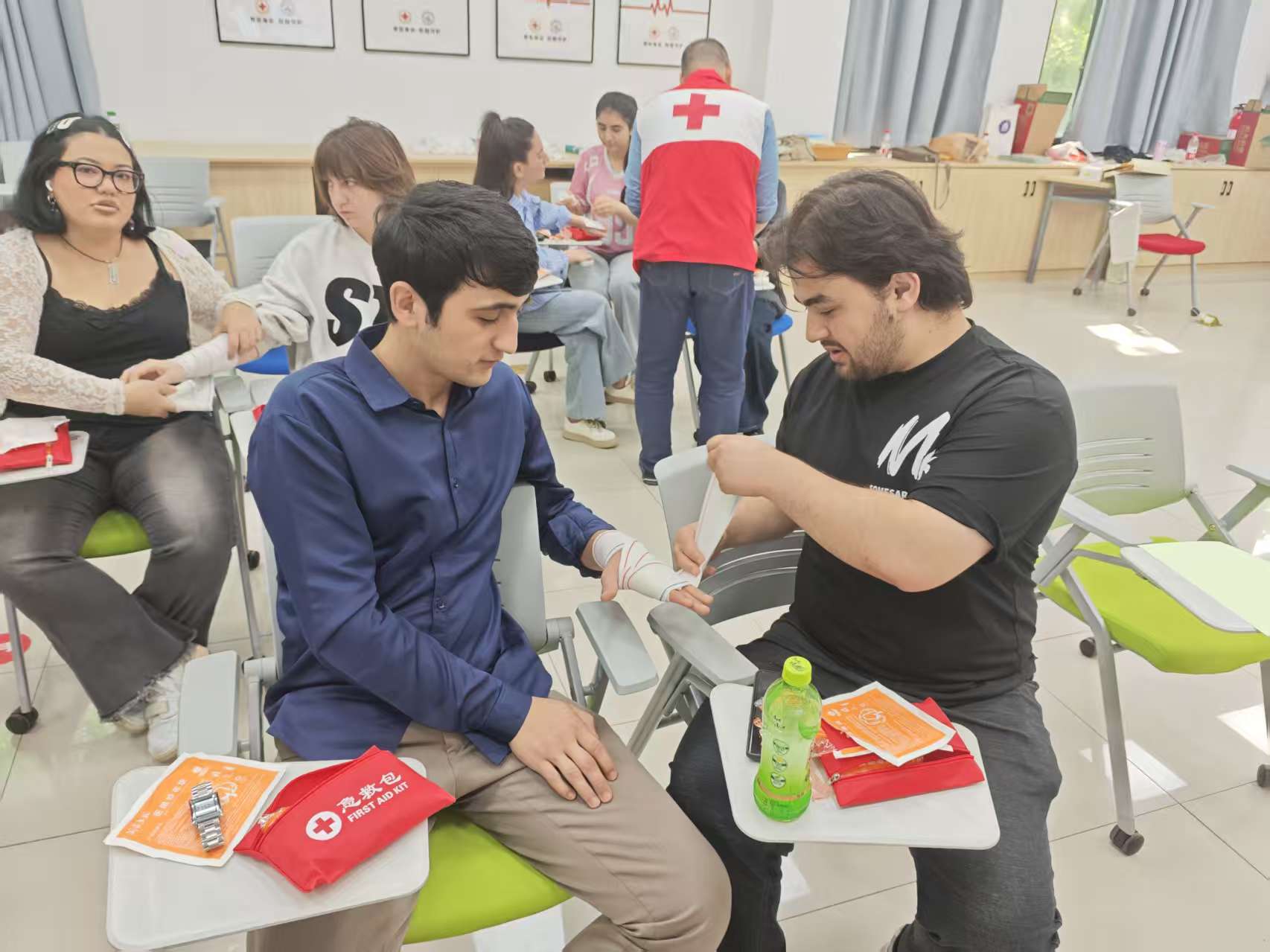 Pioneered by TCZJ! The First Bilingual (Internationally Certified) Red Cross First Aid Training Course for Universities in Zhejiang Province Successfully Completed