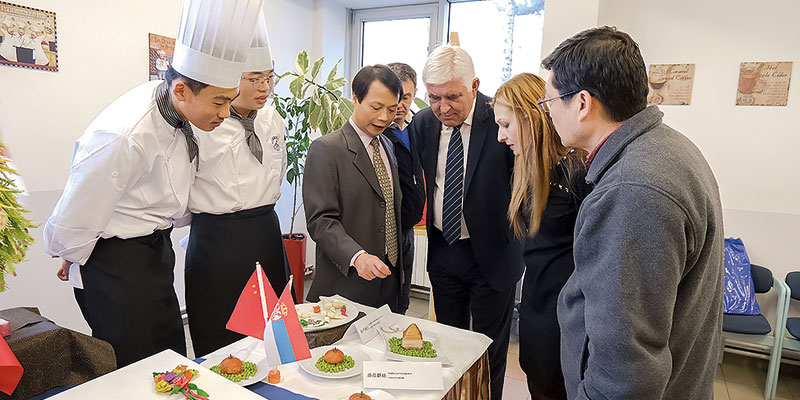 中塞旅游学院中国美食展Chinese-Food-Exhibition-of-Sino-Serbian-Tourism-College.jpg