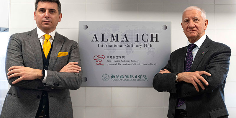 阿尔玛国际厨艺学院校长在安佐·马兰卡和首席执行官安德烈·悉尼格里亚在意大利会场为中意厨艺学揭牌President-and-CEO-of-ALMA-International-Culinary-Academy-inaugurated-Sino-Italian-Culinary-College.jpg