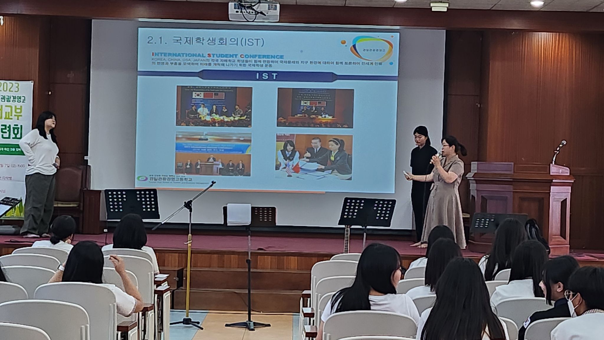 International Students Visit Their High School in Summer Vacation to Carry out Recruitment Promotion Activities