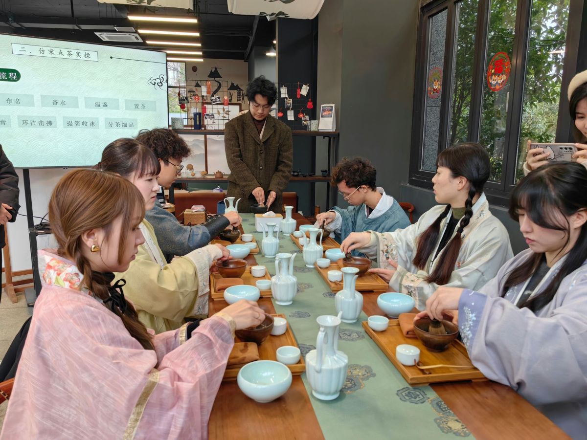 日本团体验茶艺.jpg 日本团体验茶艺.jpg