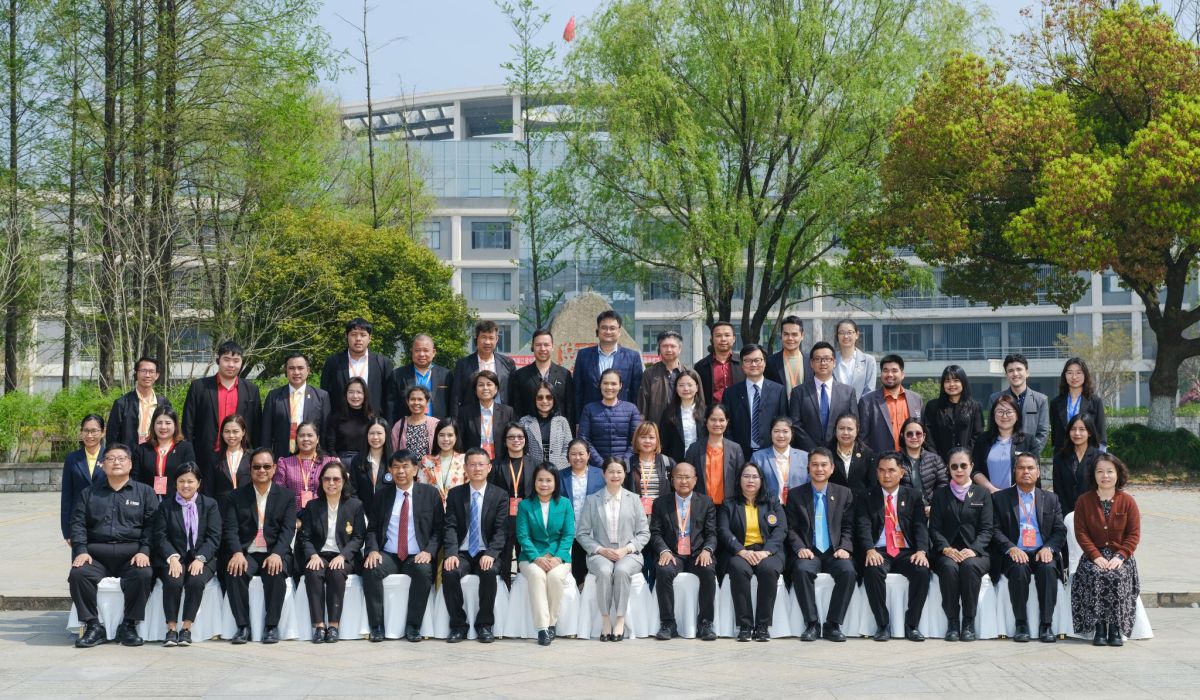 泰国教育部职教委高级访华团来访我校2.jpg 泰国教育部职教委高级访华团来访我校2.jpg