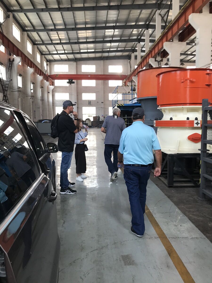 Клиент из Америки приезжает посетить фабрику. Клиент из США приезжает, чтобы проверить нашу фабрику