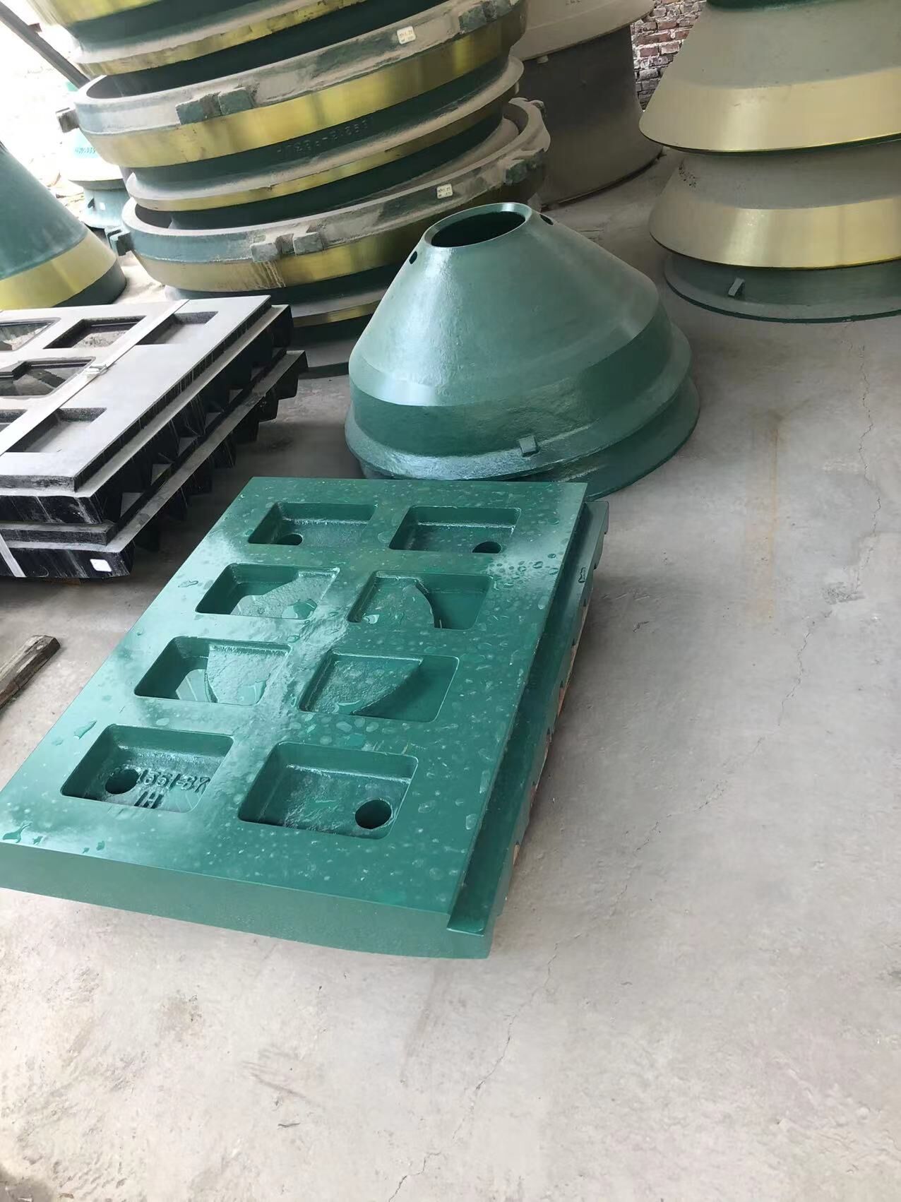 ЗАПЧАСТИ ЧЕЛЮСТНОЙ ПЛИТЫ METSO C110 HP200 ПРОДАНЫ В МАЛИ