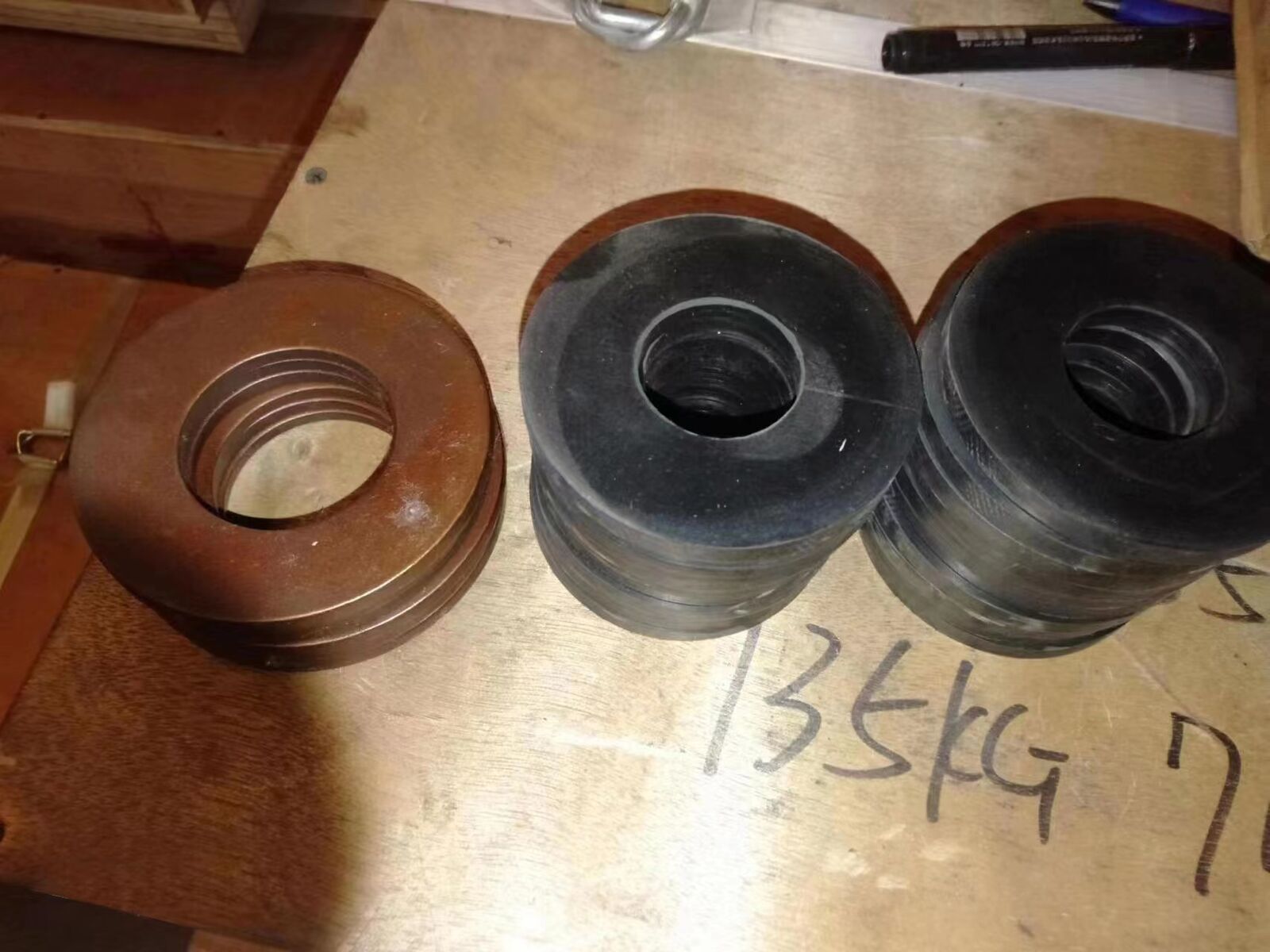 винт и гайка для metso C110