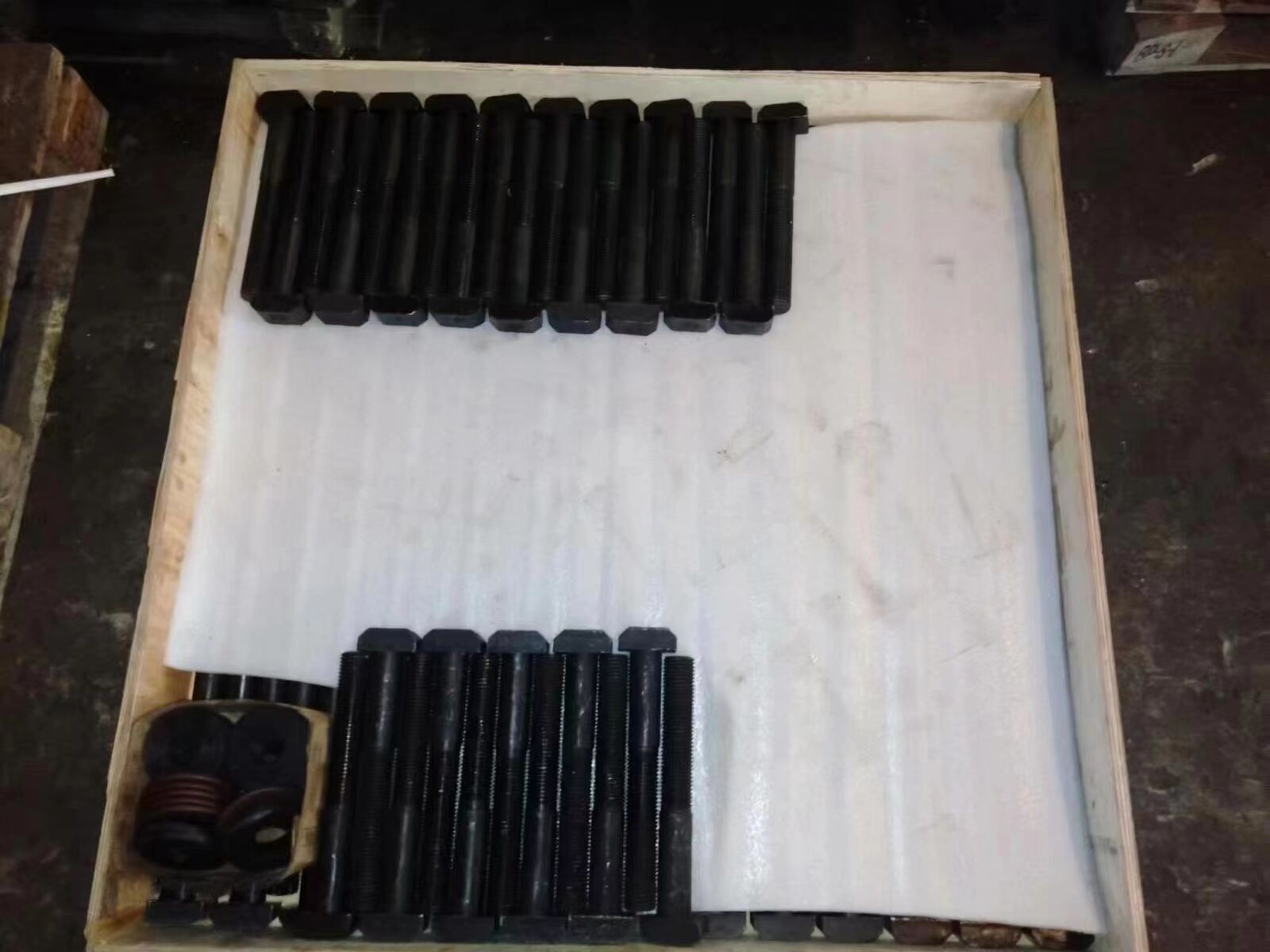 винт и гайка для metso C110