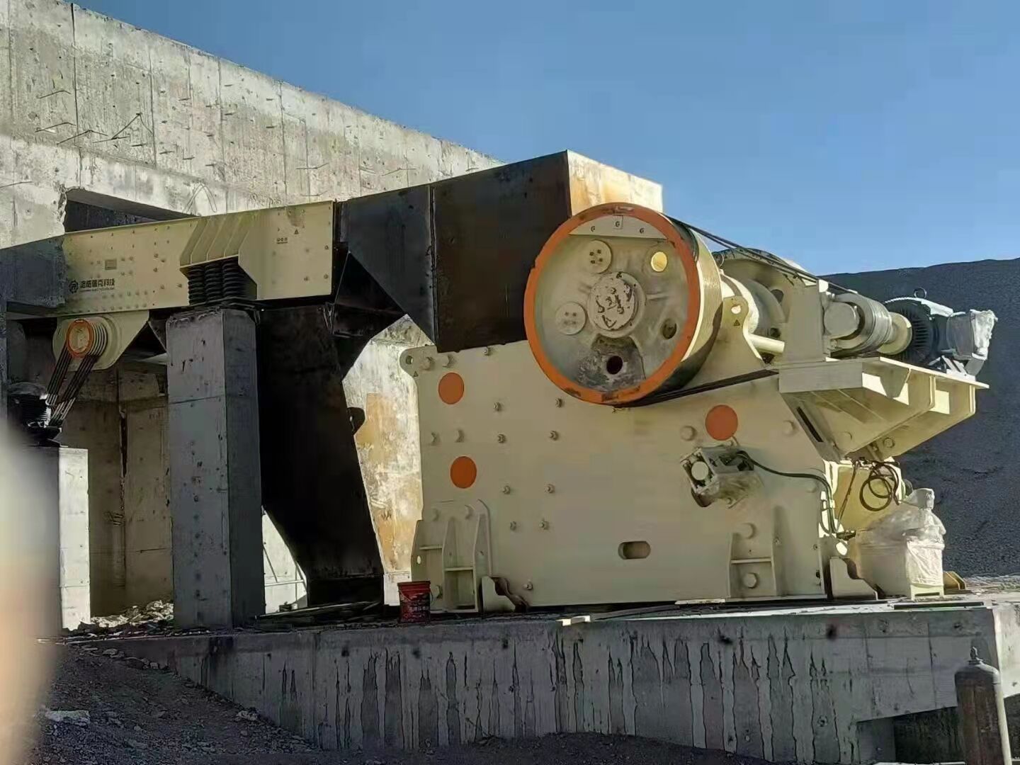 ЩЕКОВАЯ ДРОБИЛКА ROOTS BC140