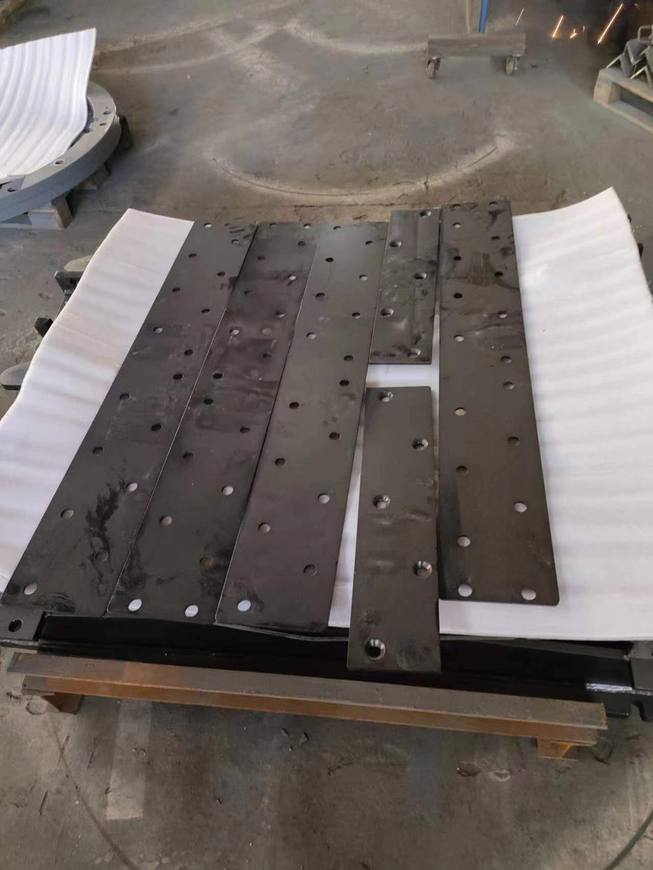 Питатель metso VF-561 Запасные части: прут и стальной лист