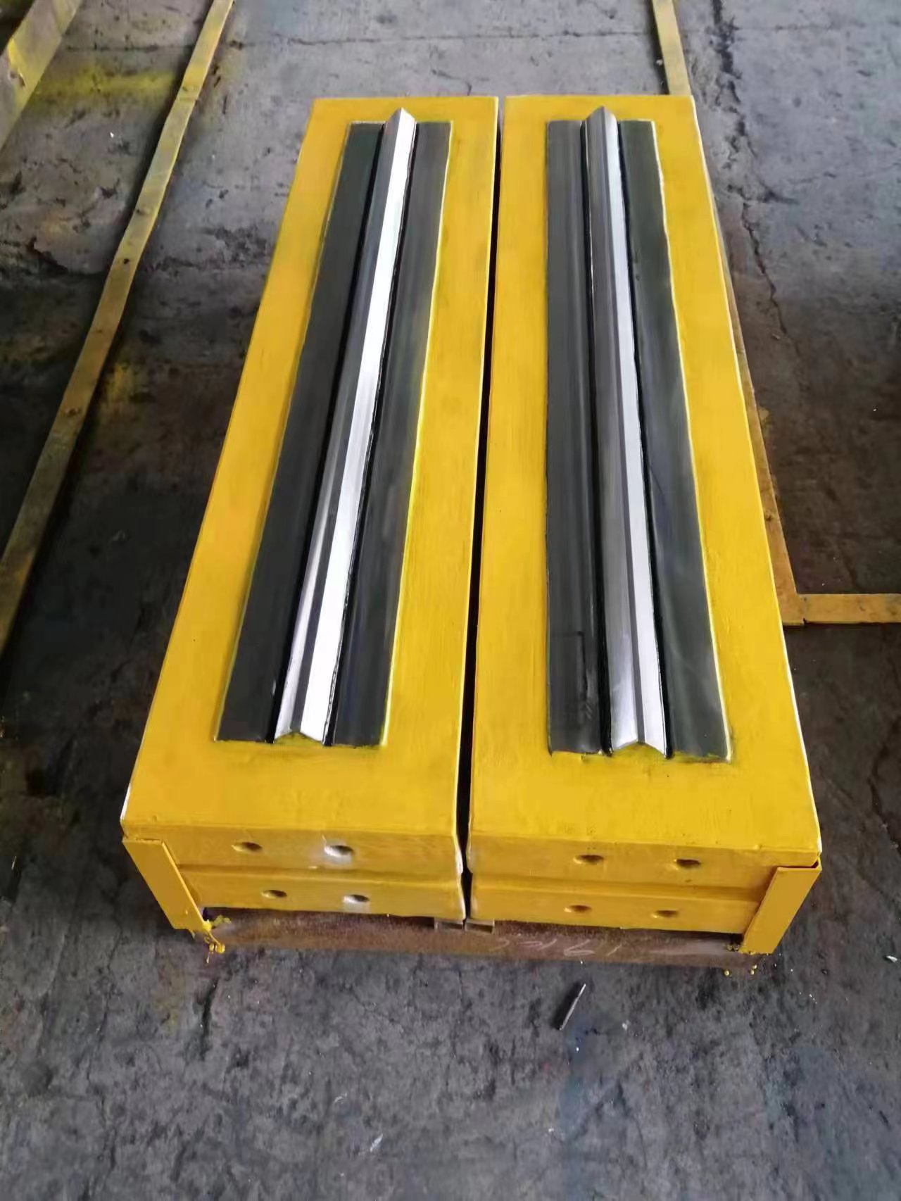 удар бар. Материалы: хром + мартенсит