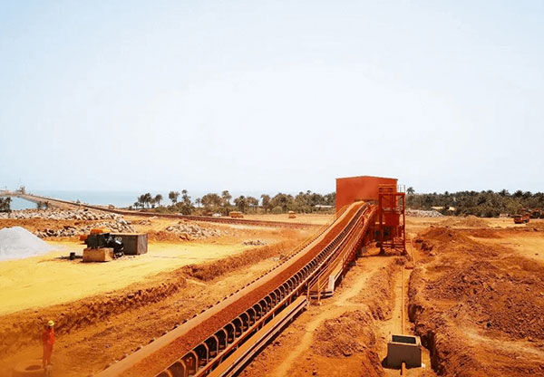 Испытание системы портового ленточного конвейера с тяжелым грузом в Гвинее