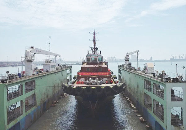 oil spilling recovery tug