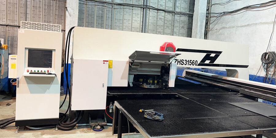 servo CNC punch press.jpg servo CNC punch press.jpg
