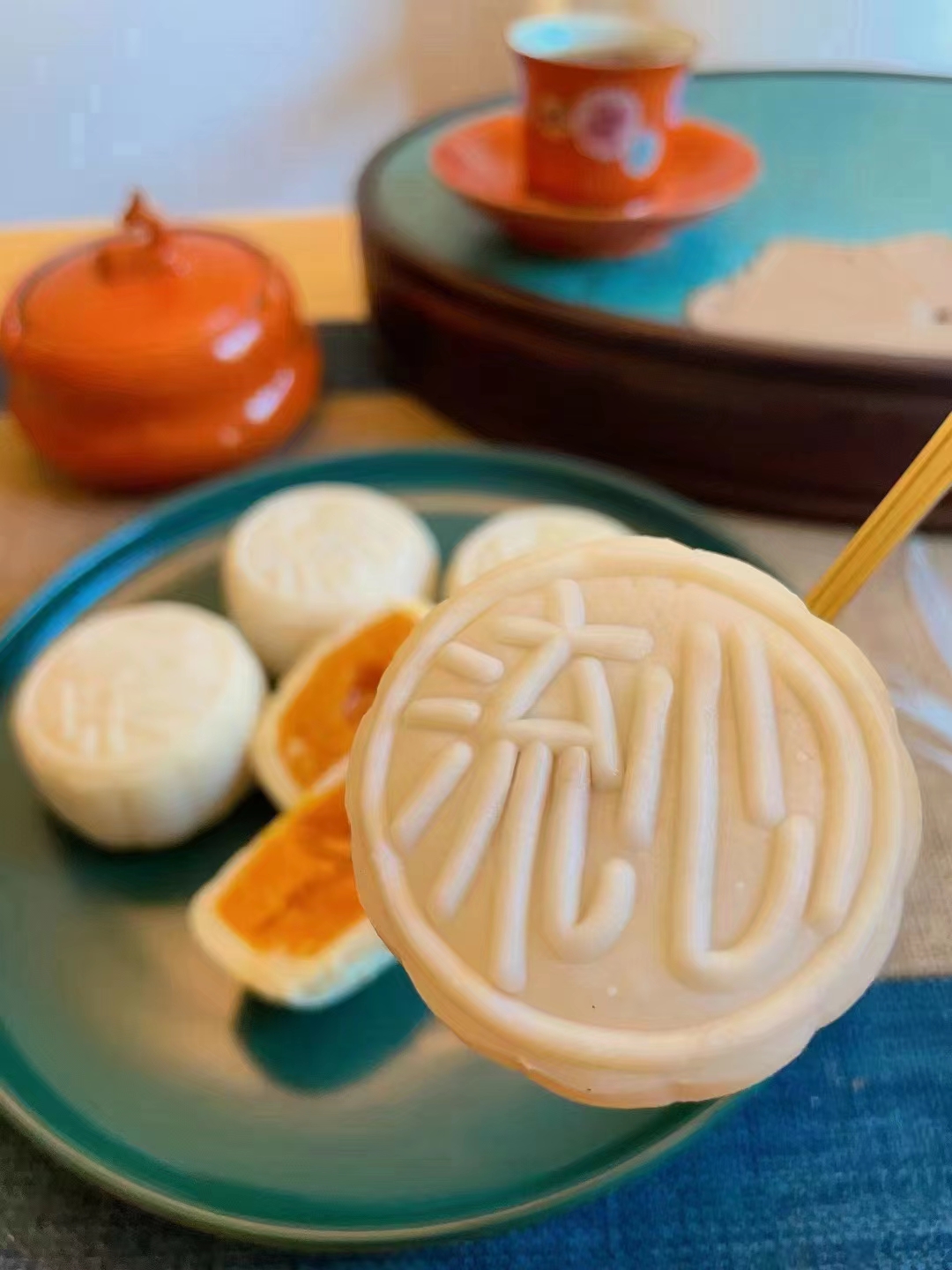 豪华纯黑豆沙月