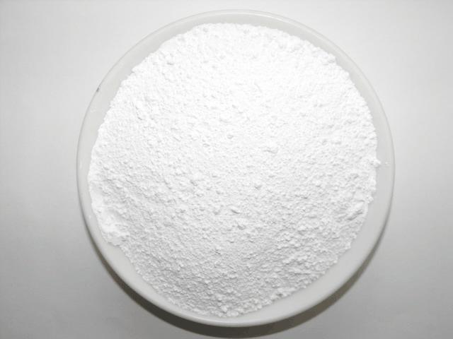 What are the main requirements for choosing plastic titanium dioxide