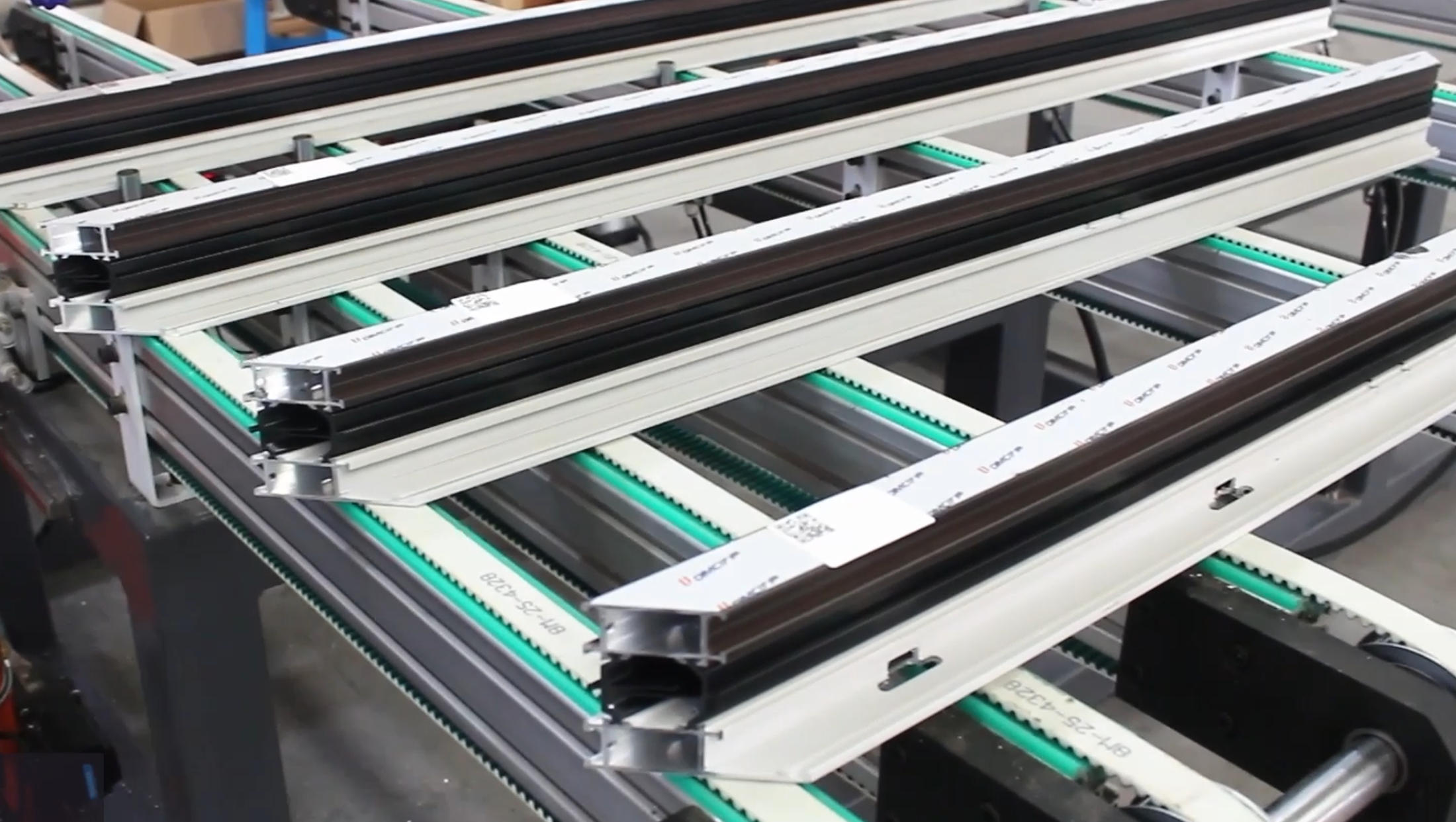 Система дверей и окон, встроенная в машину