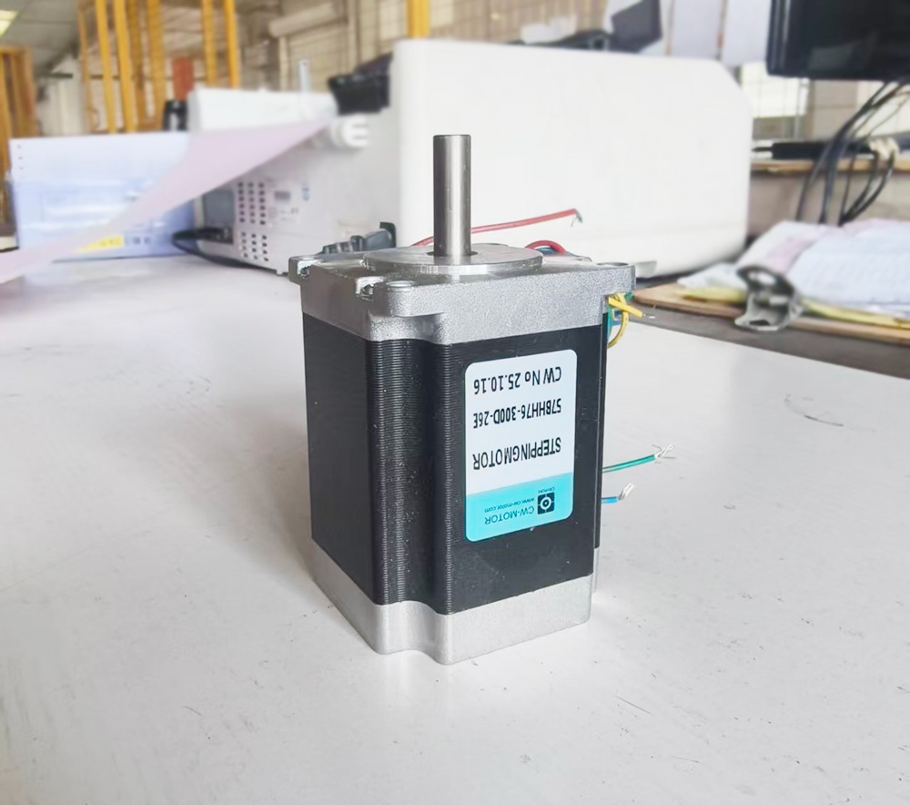 Шаговый двигатель