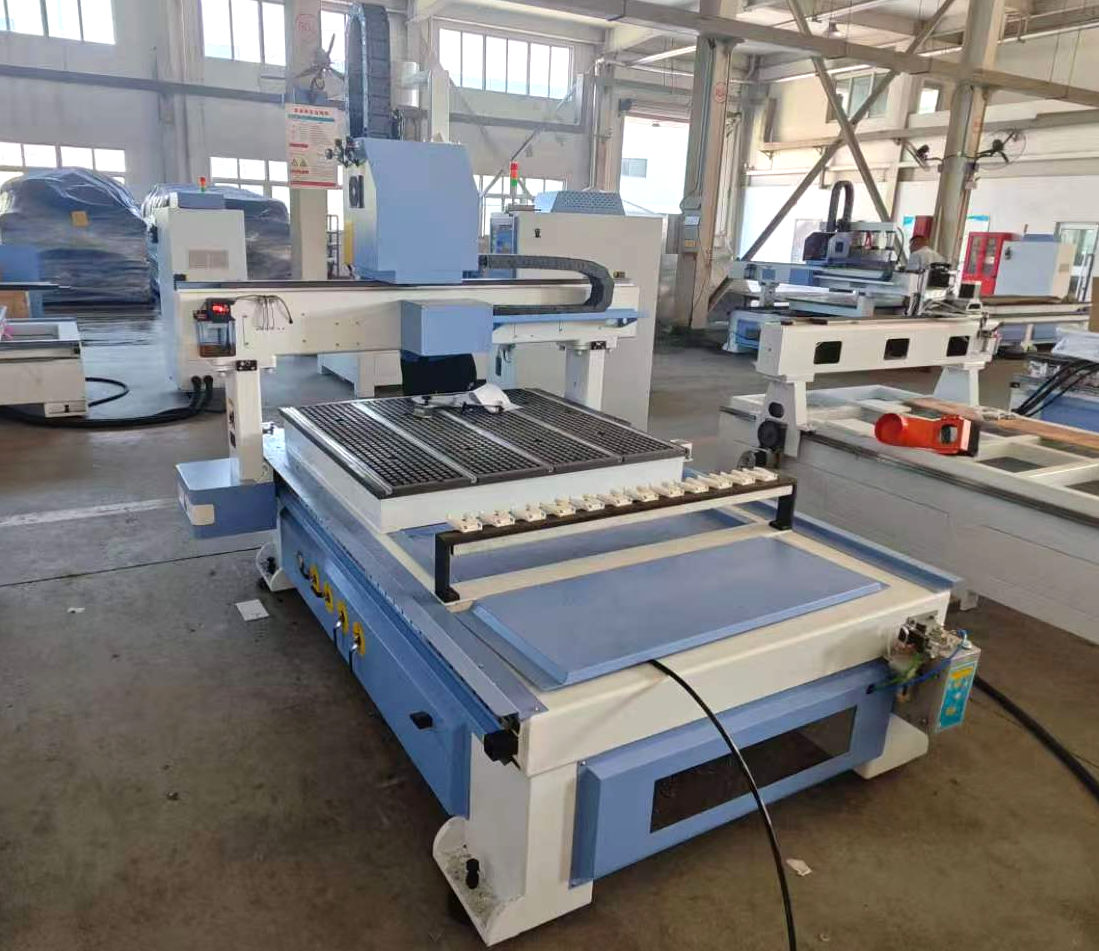 Деревообрабатывающий линейный ATC CNC-обрабатывающий центр UE-1212C