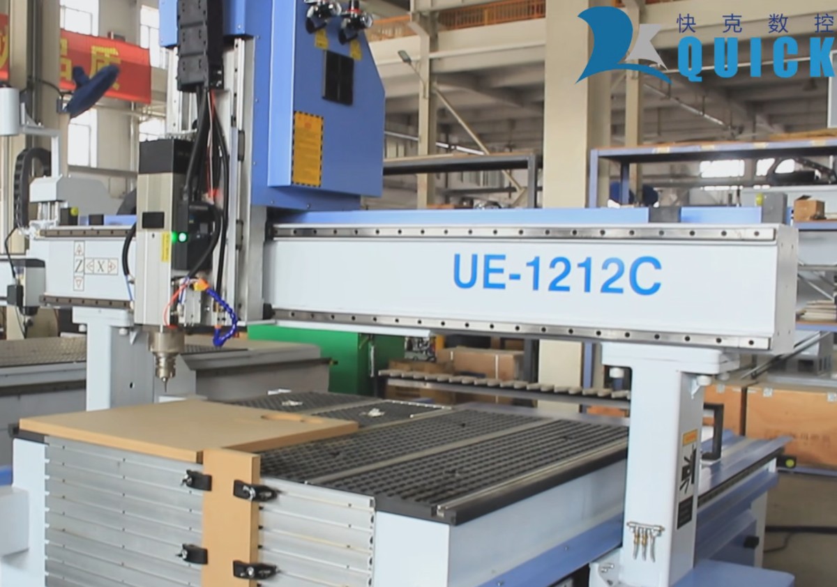 Деревообрабатывающий линейный ATC CNC-обрабатывающий центр UE-1212C