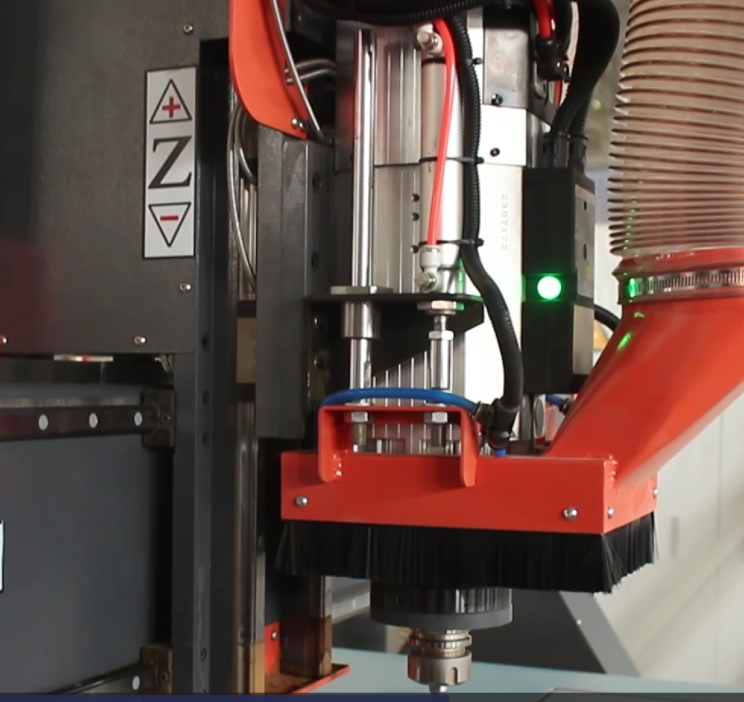 Деревообрабатывающий фрезерный станок с ЧПУ UL-1325 ATC