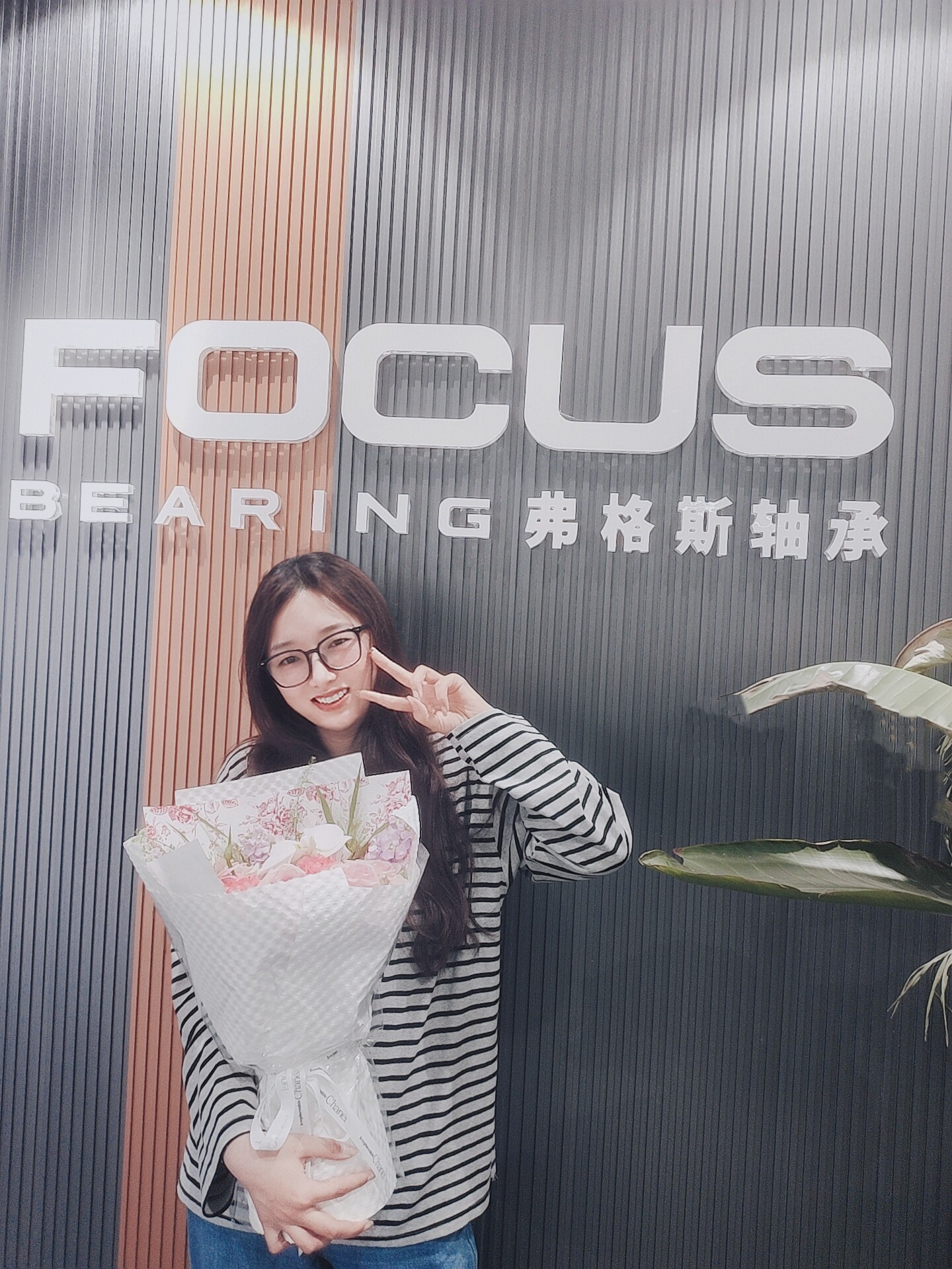 ¡Celebra el cumpleaños de Adela y comparte momentos felices!