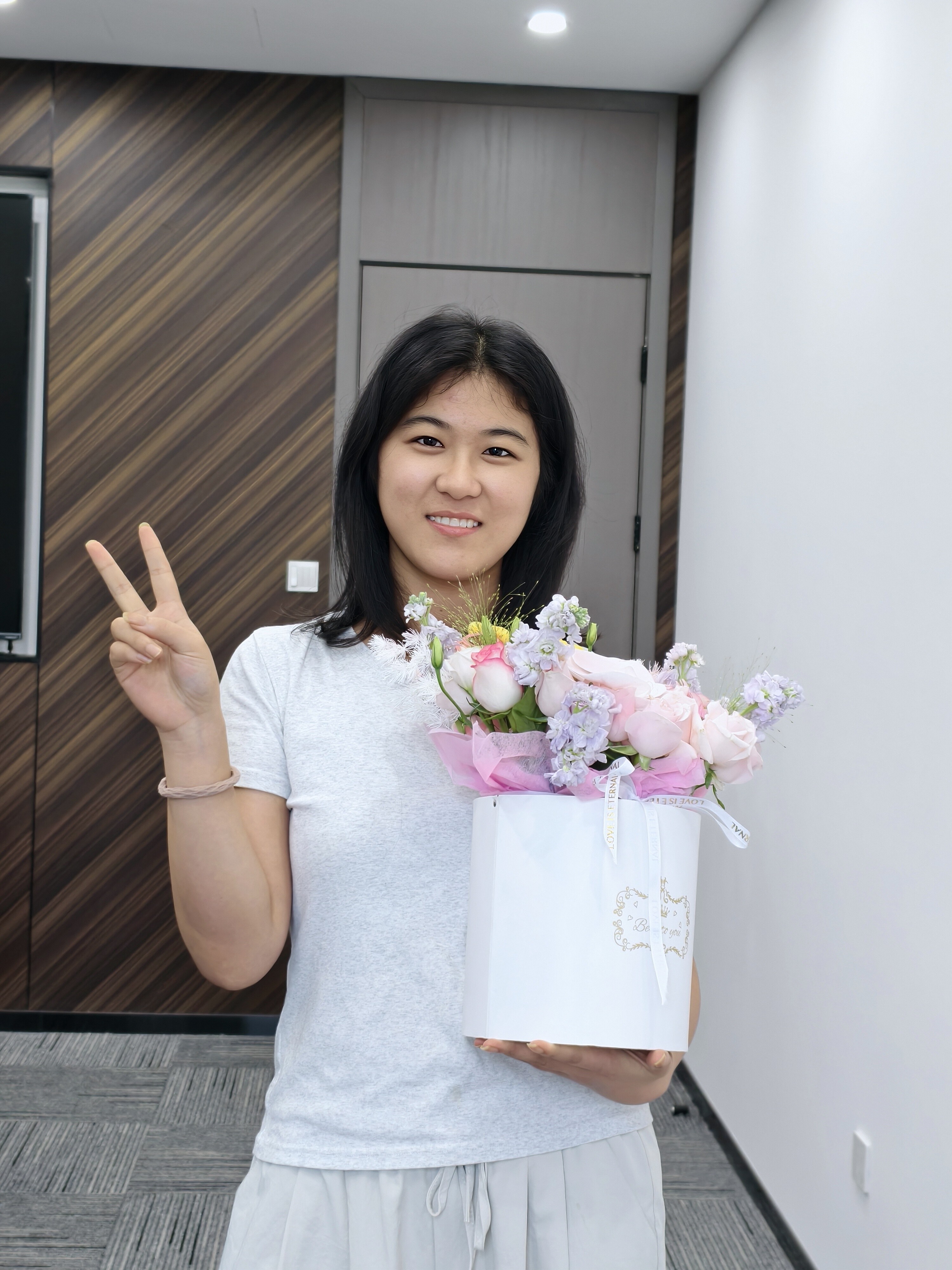 Jinan Focus Bearing Co., Ltd. celebró una cálida cena de cumpleaños para Deonna